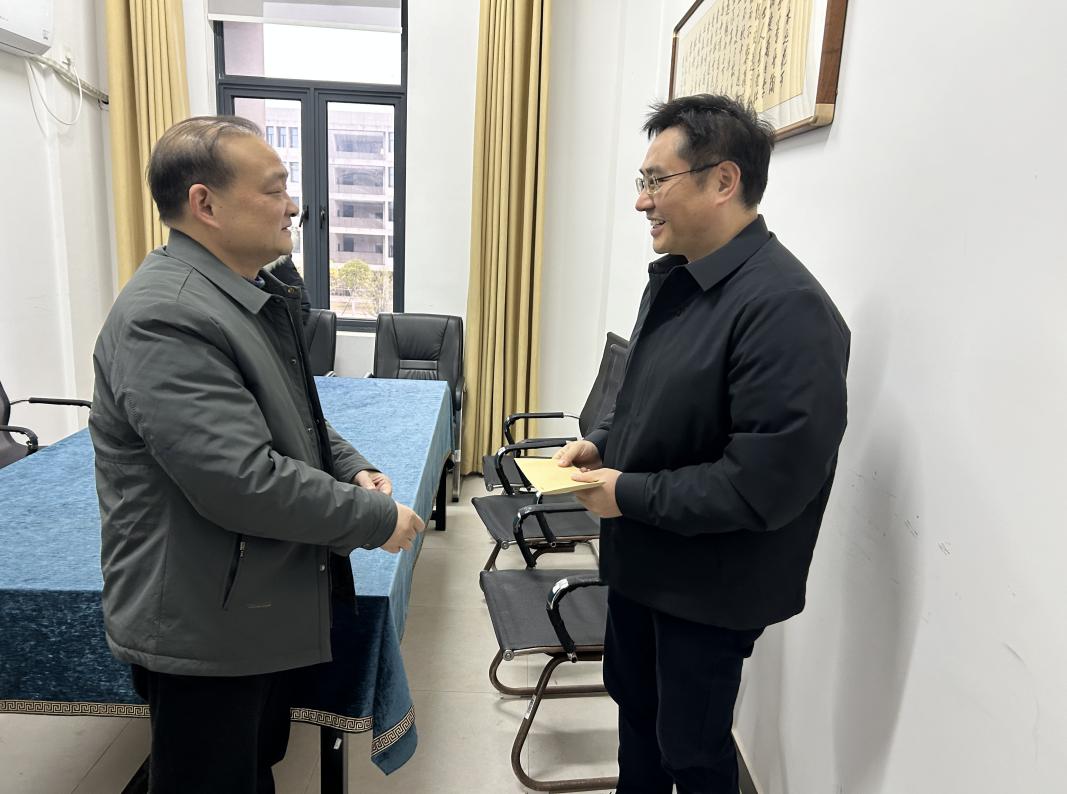 寒冬送暖意 关怀砺初心——校长蒋阳飞看望慰问软件学院教职工代表